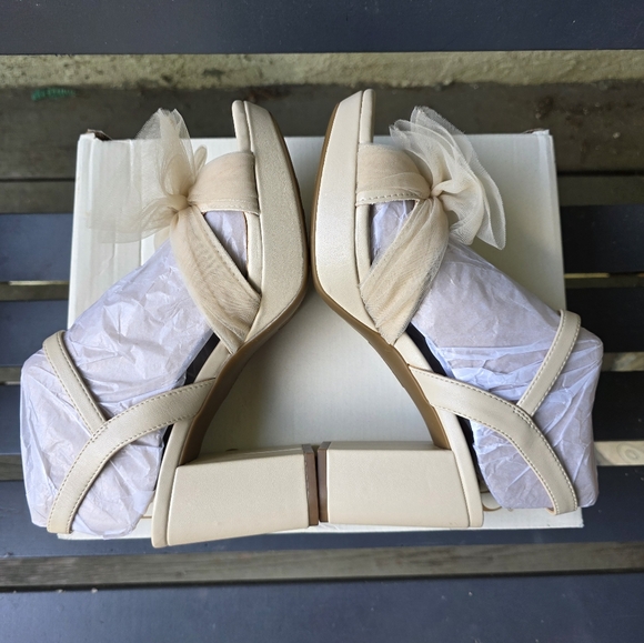 New Life Stride Women's Bow Sandals Beige Block Heels Sz. 6.5W - Picture 4 of 6
